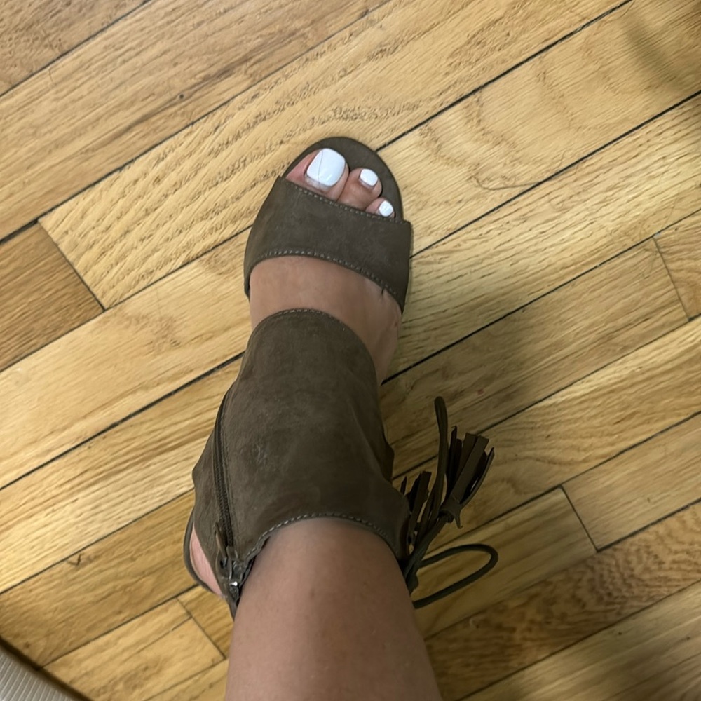 Chunky heel sandal